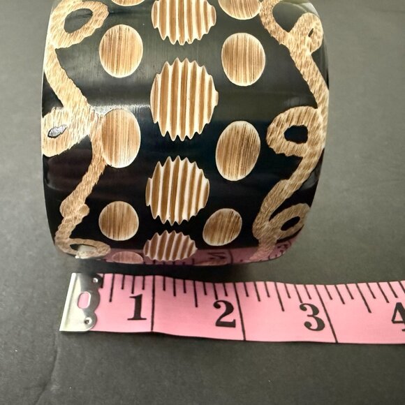 NWT Antika Wide Black Tan Bangle Bracelet Intricate Carved Design Lead Compliant - Picture 6 of 9